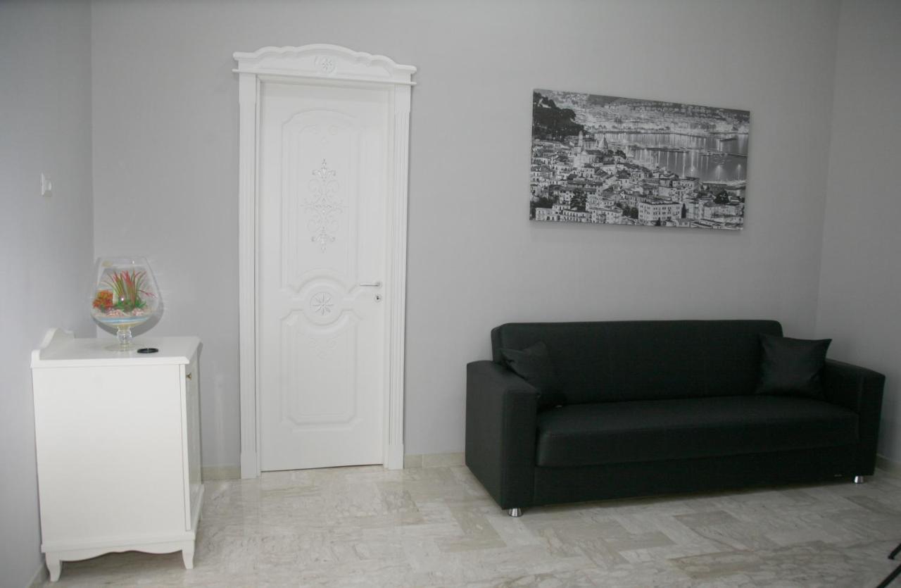 Gold94 Bed & Breakfast Наполи Екстериор снимка