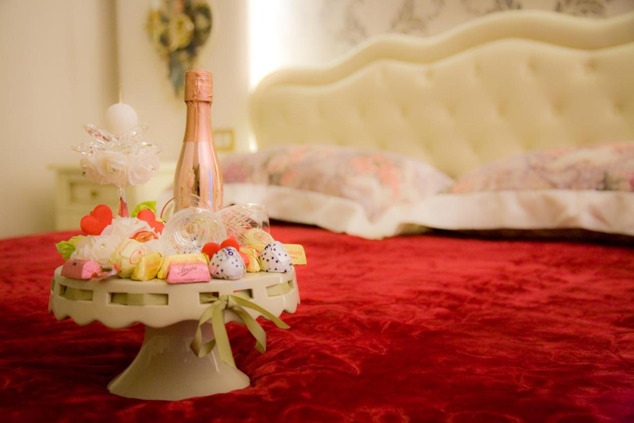 Gold94 Bed & Breakfast Наполи Екстериор снимка