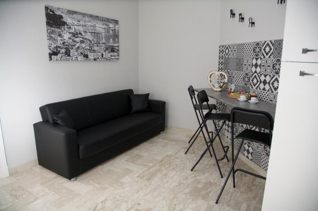Gold94 Bed & Breakfast Наполи Екстериор снимка