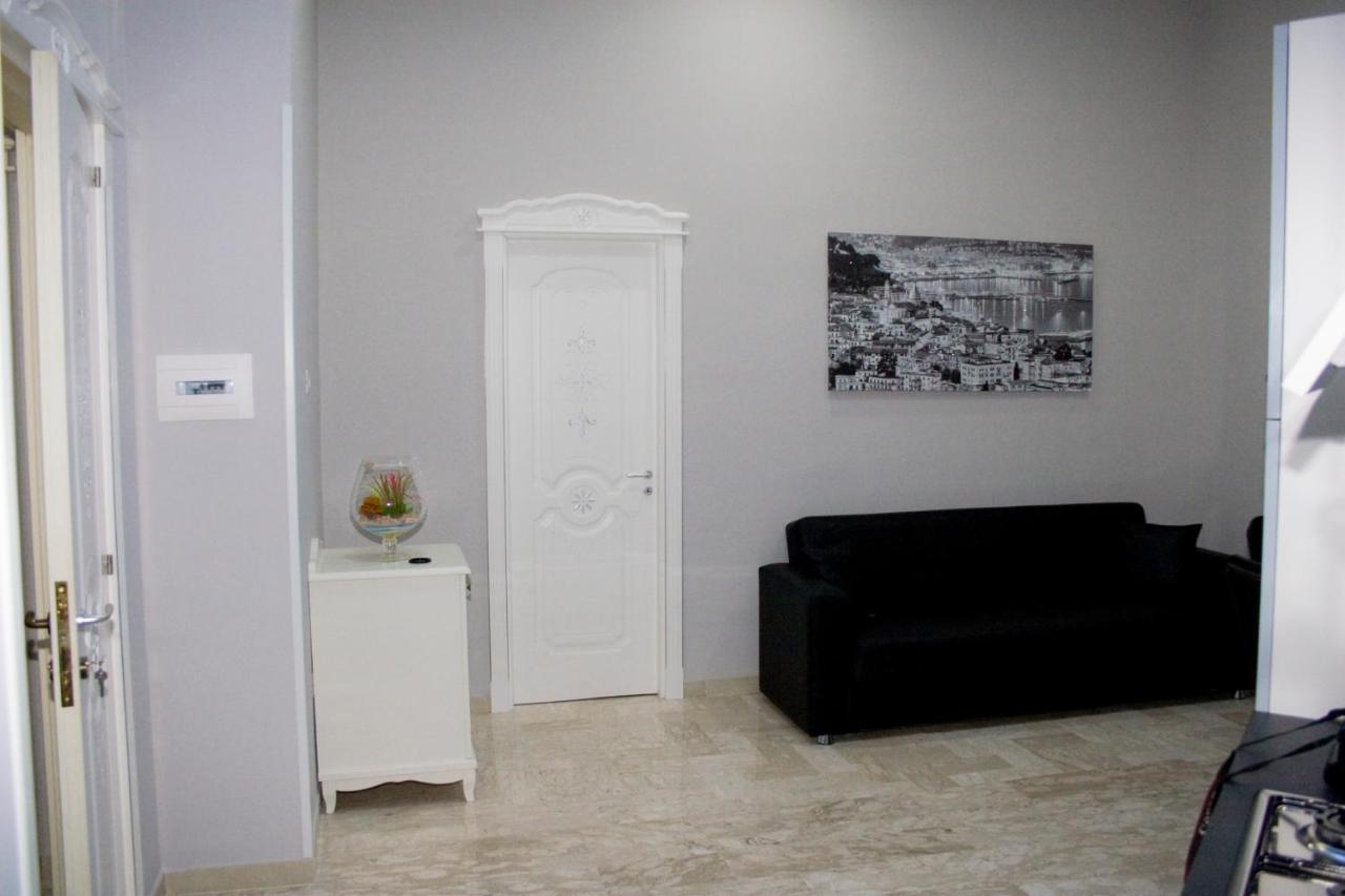 Gold94 Bed & Breakfast Наполи Екстериор снимка