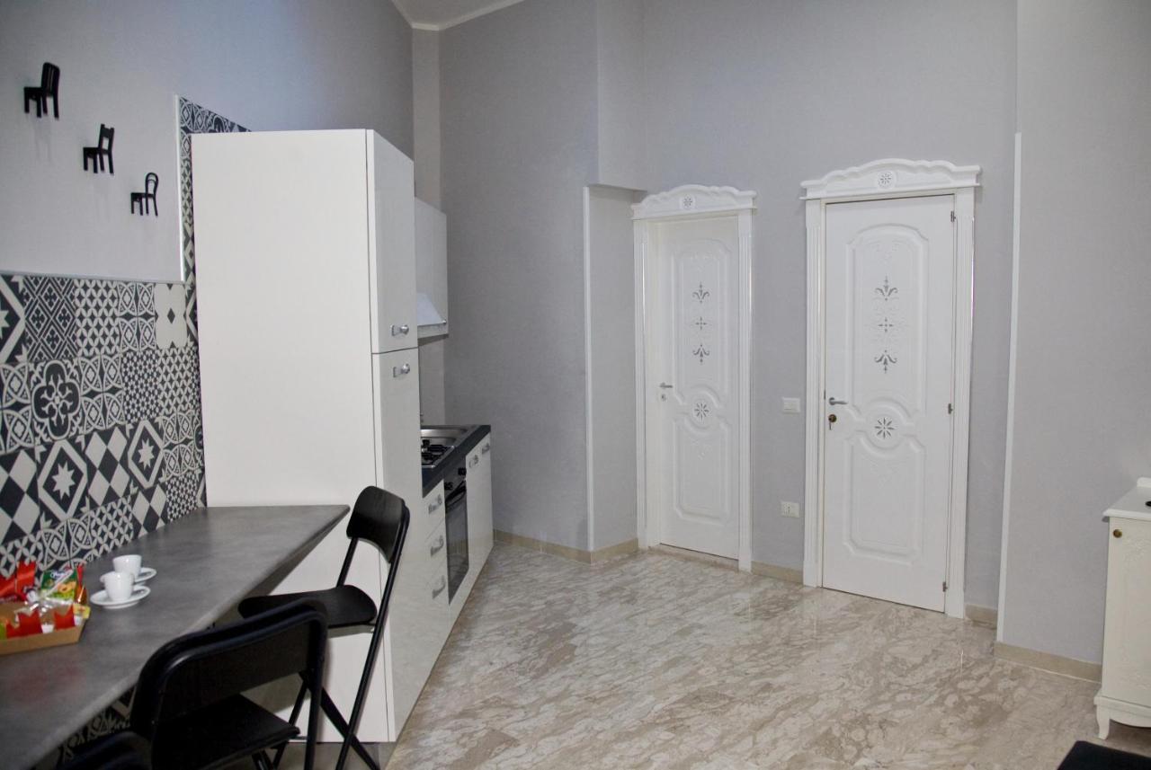 Gold94 Bed & Breakfast Наполи Екстериор снимка