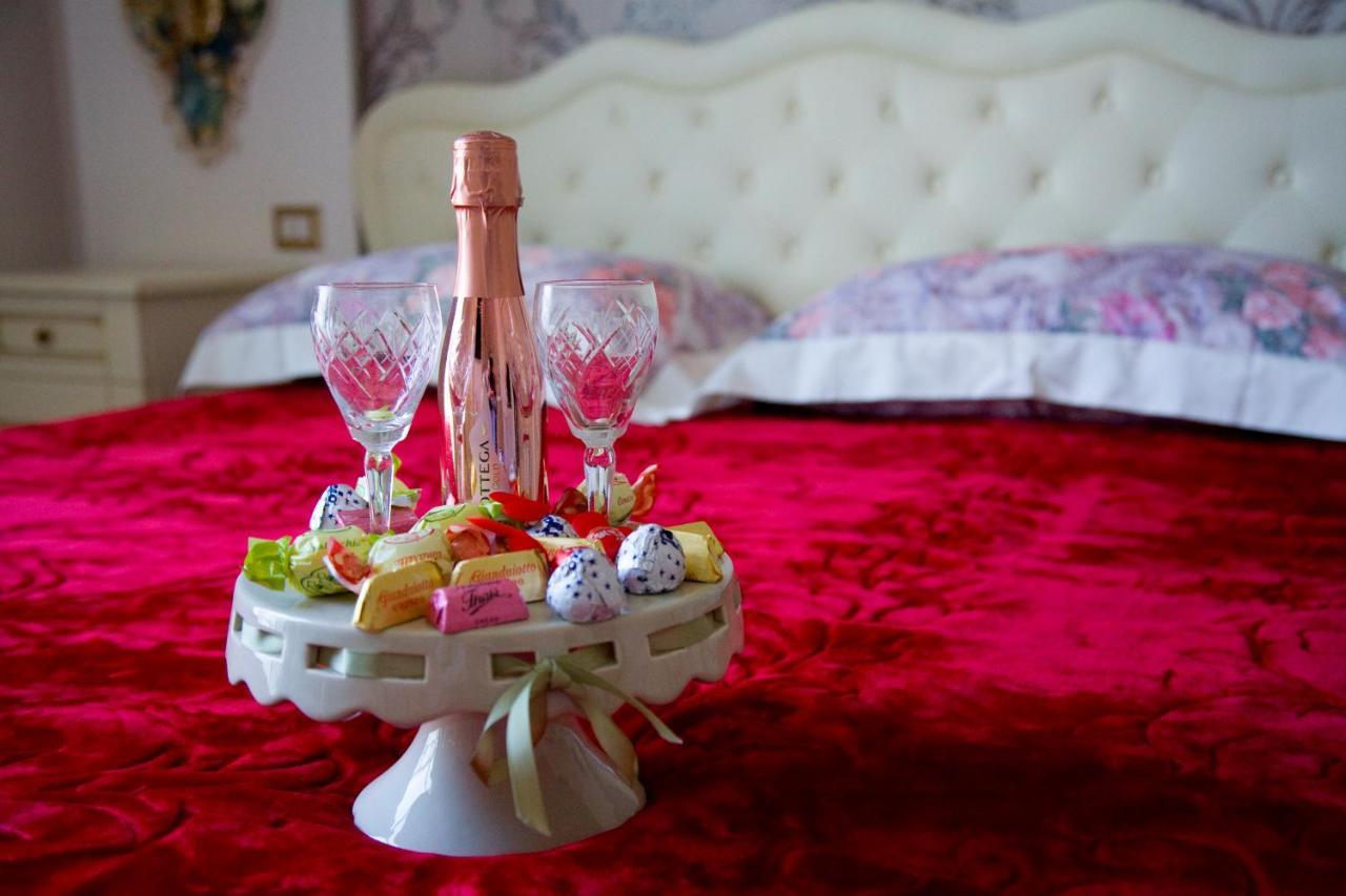 Gold94 Bed & Breakfast Наполи Екстериор снимка