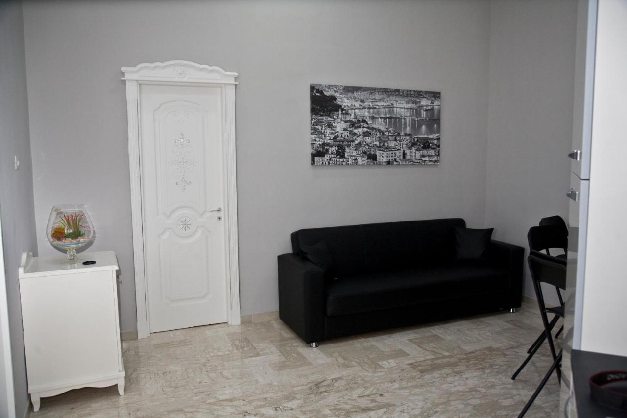 Gold94 Bed & Breakfast Наполи Екстериор снимка