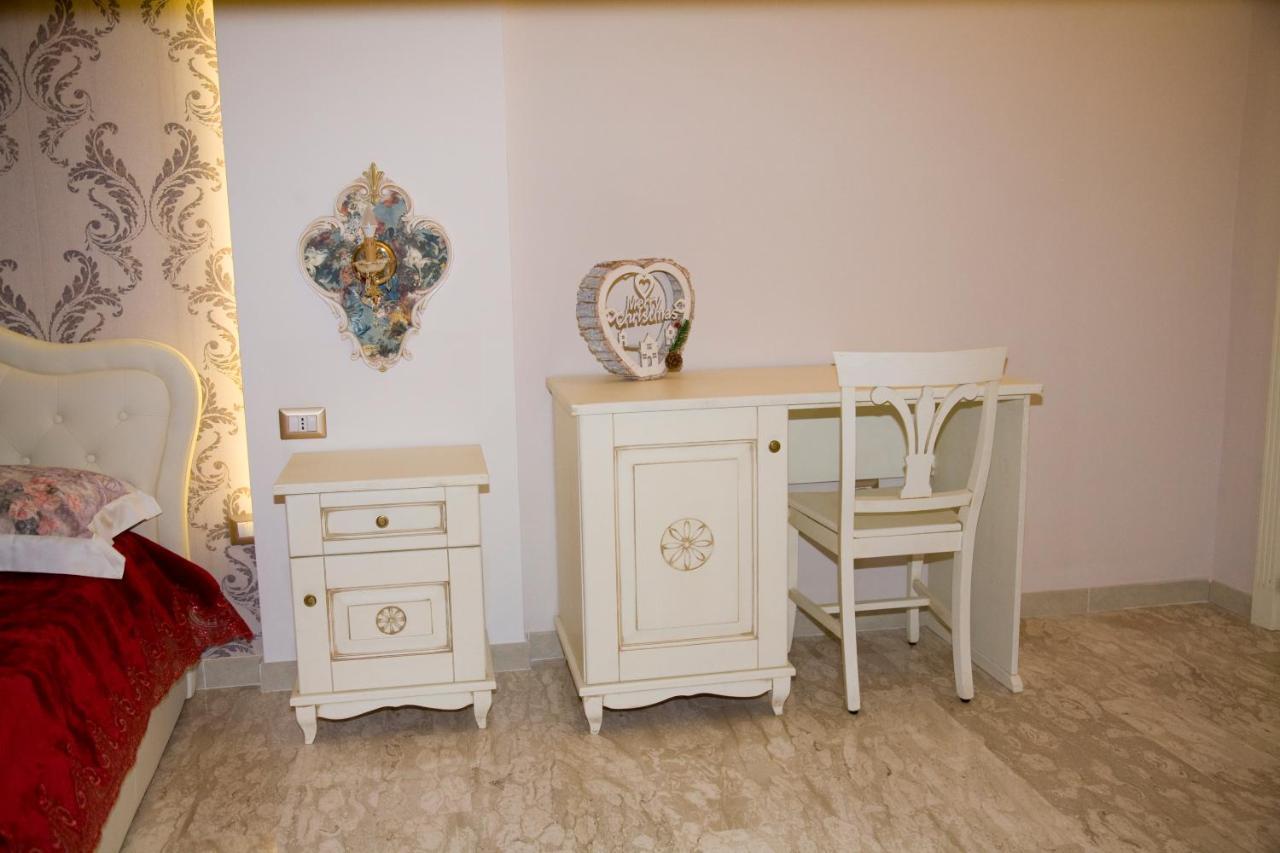 Gold94 Bed & Breakfast Наполи Екстериор снимка