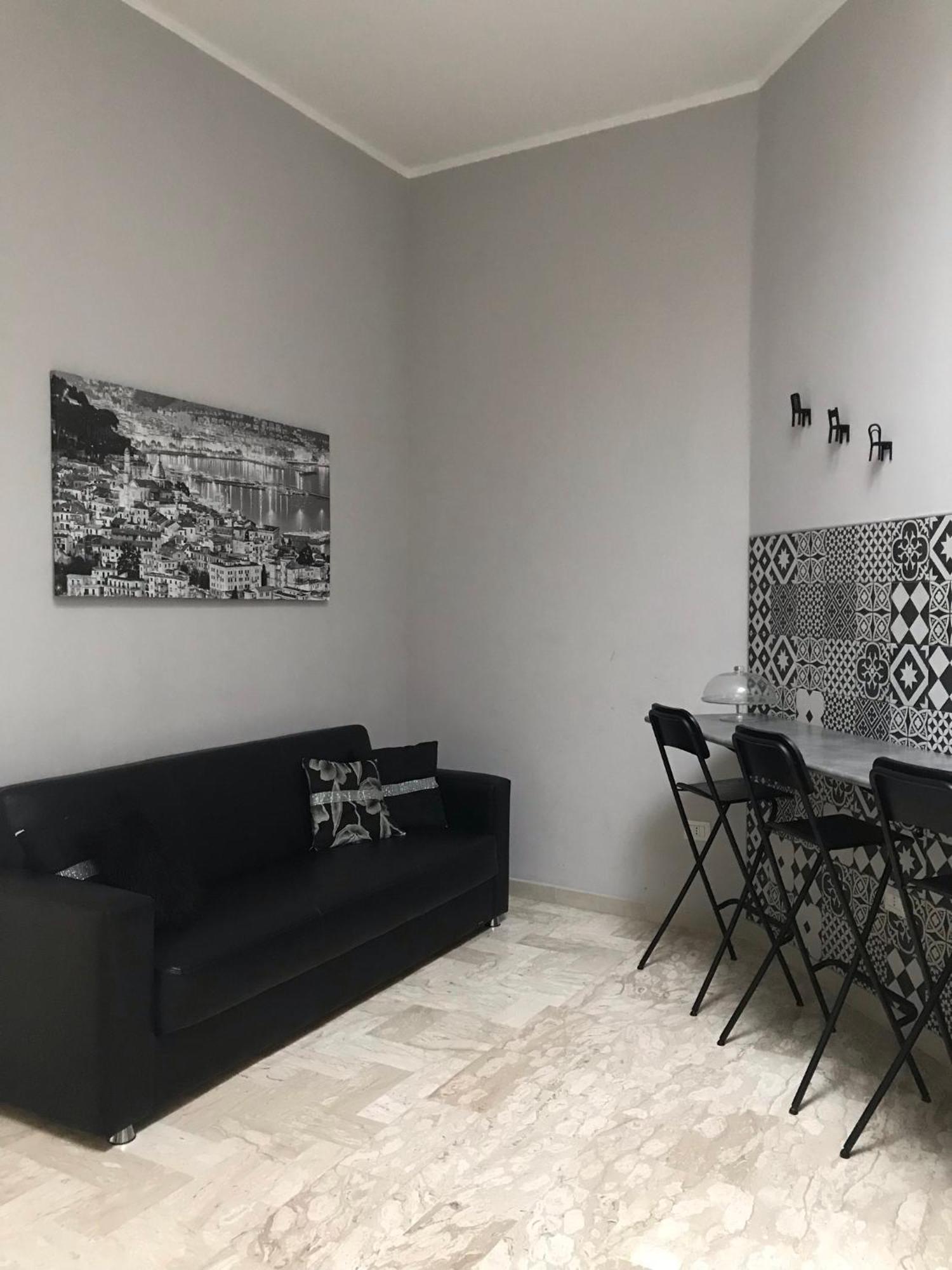 Gold94 Bed & Breakfast Наполи Екстериор снимка