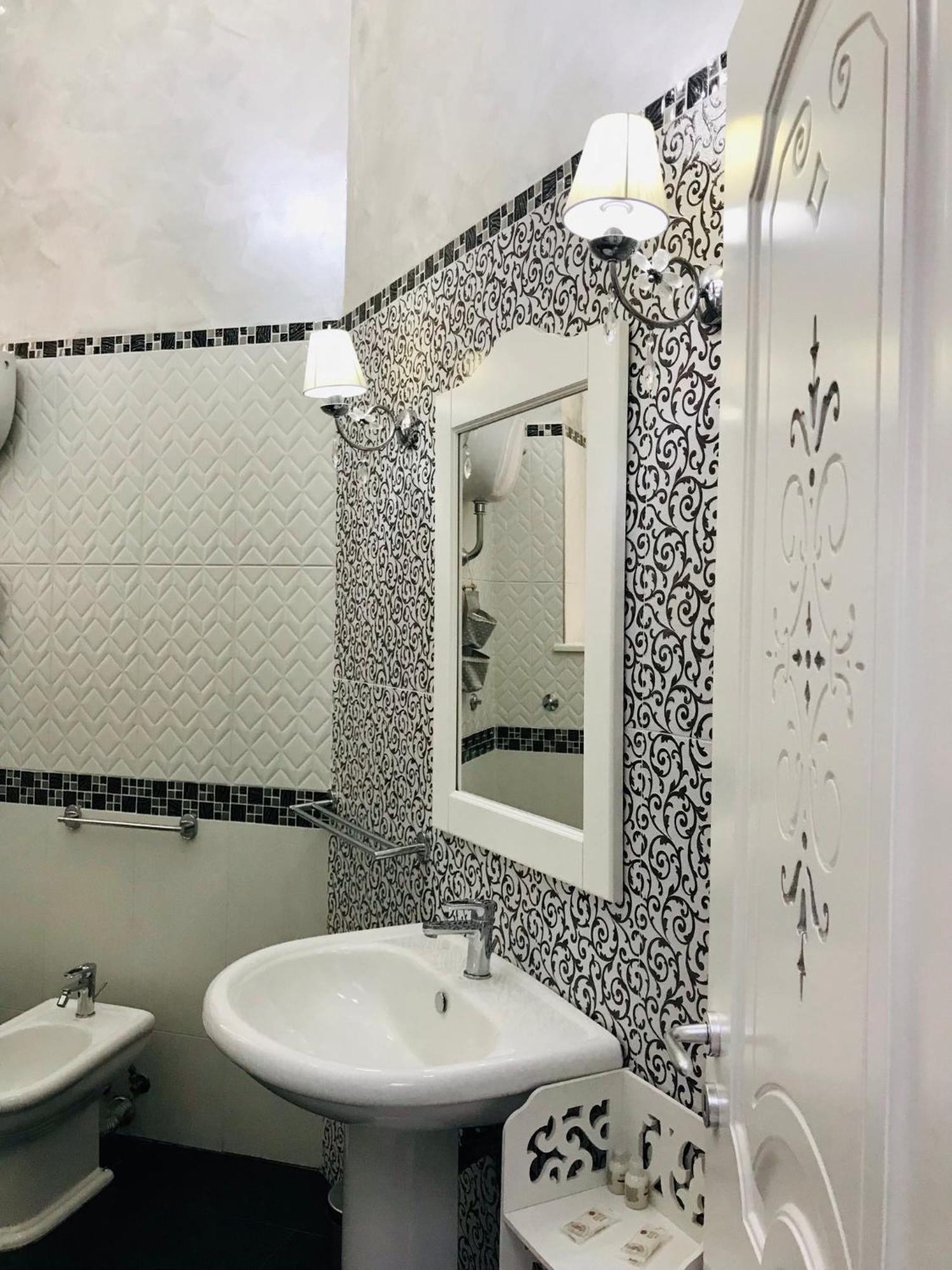 Gold94 Bed & Breakfast Наполи Екстериор снимка