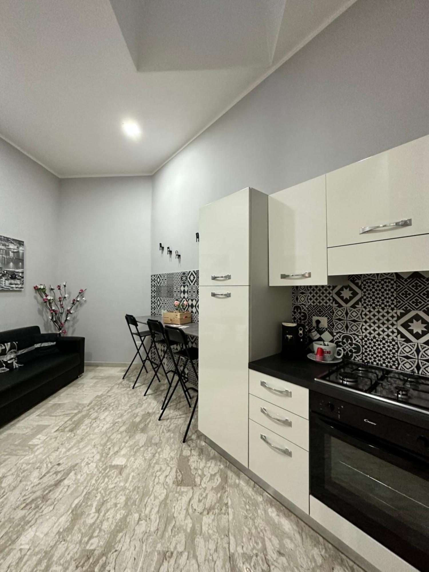 Gold94 Bed & Breakfast Наполи Екстериор снимка
