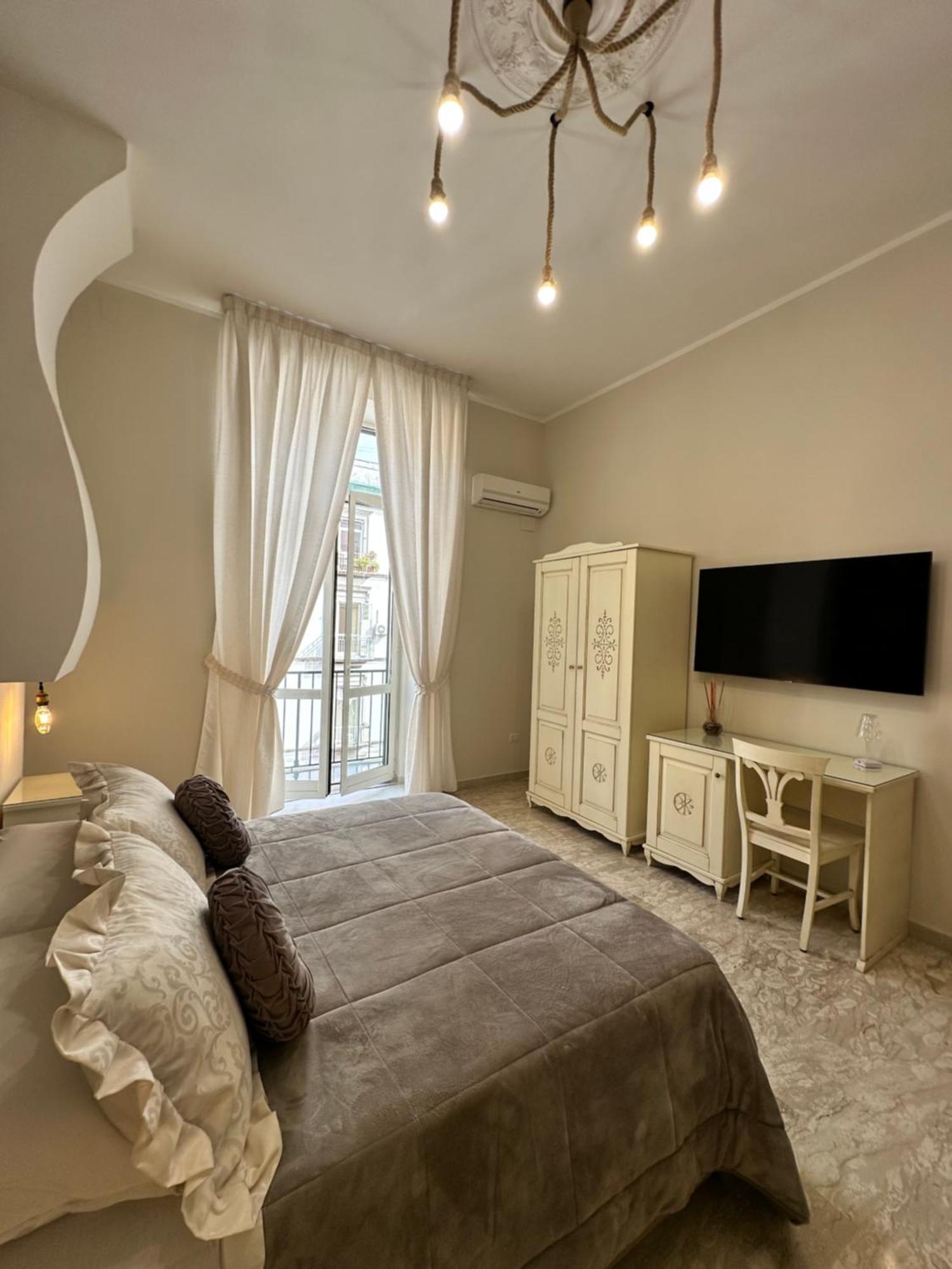 Gold94 Bed & Breakfast Наполи Екстериор снимка
