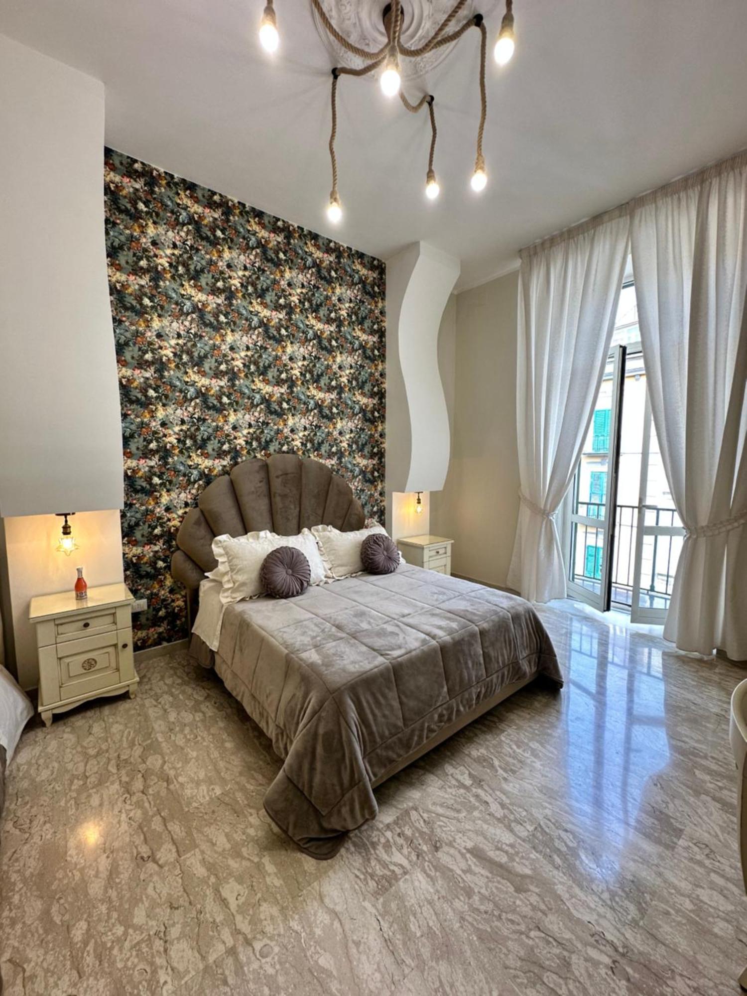 Gold94 Bed & Breakfast Наполи Екстериор снимка