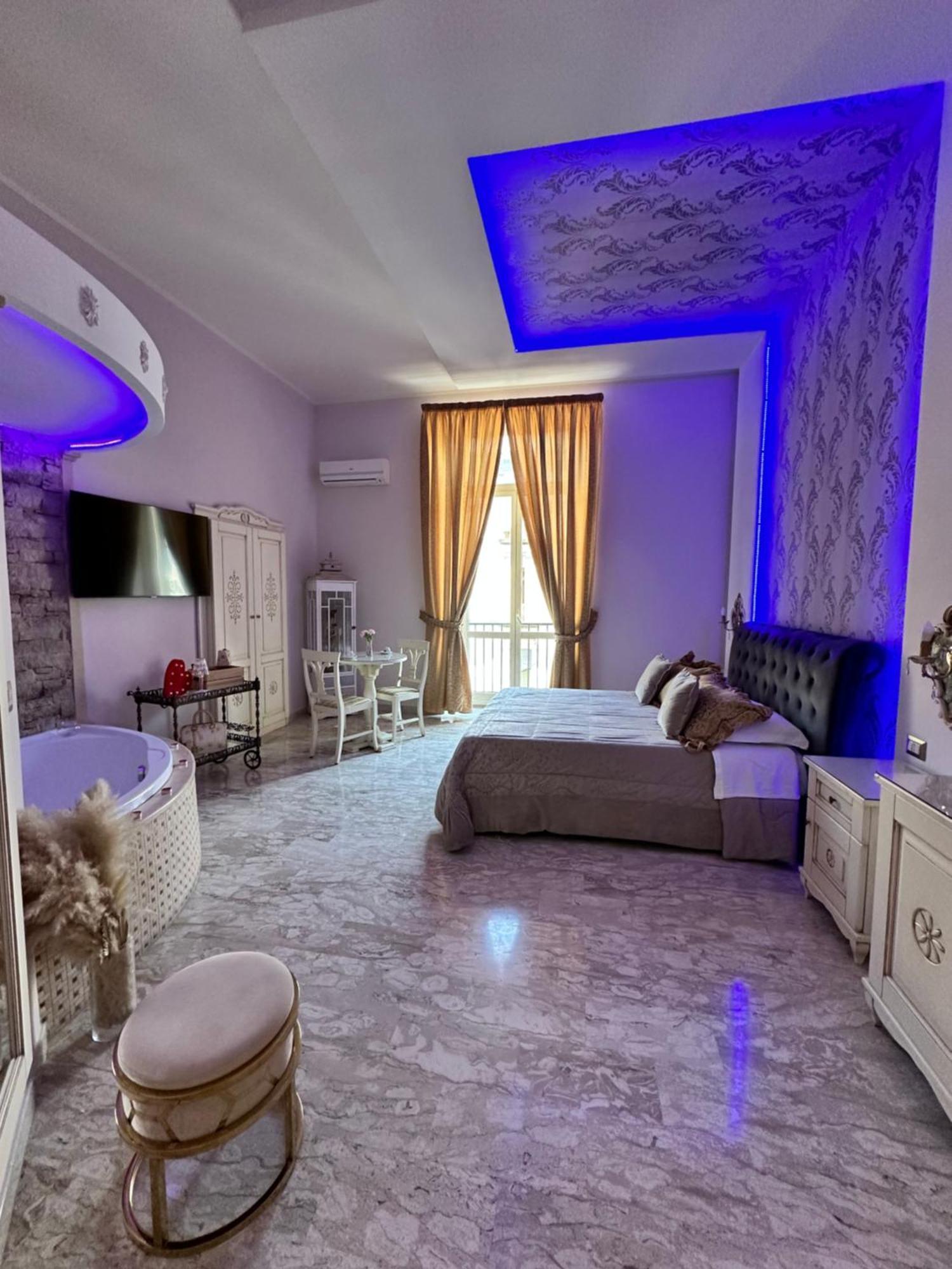 Gold94 Bed & Breakfast Наполи Екстериор снимка