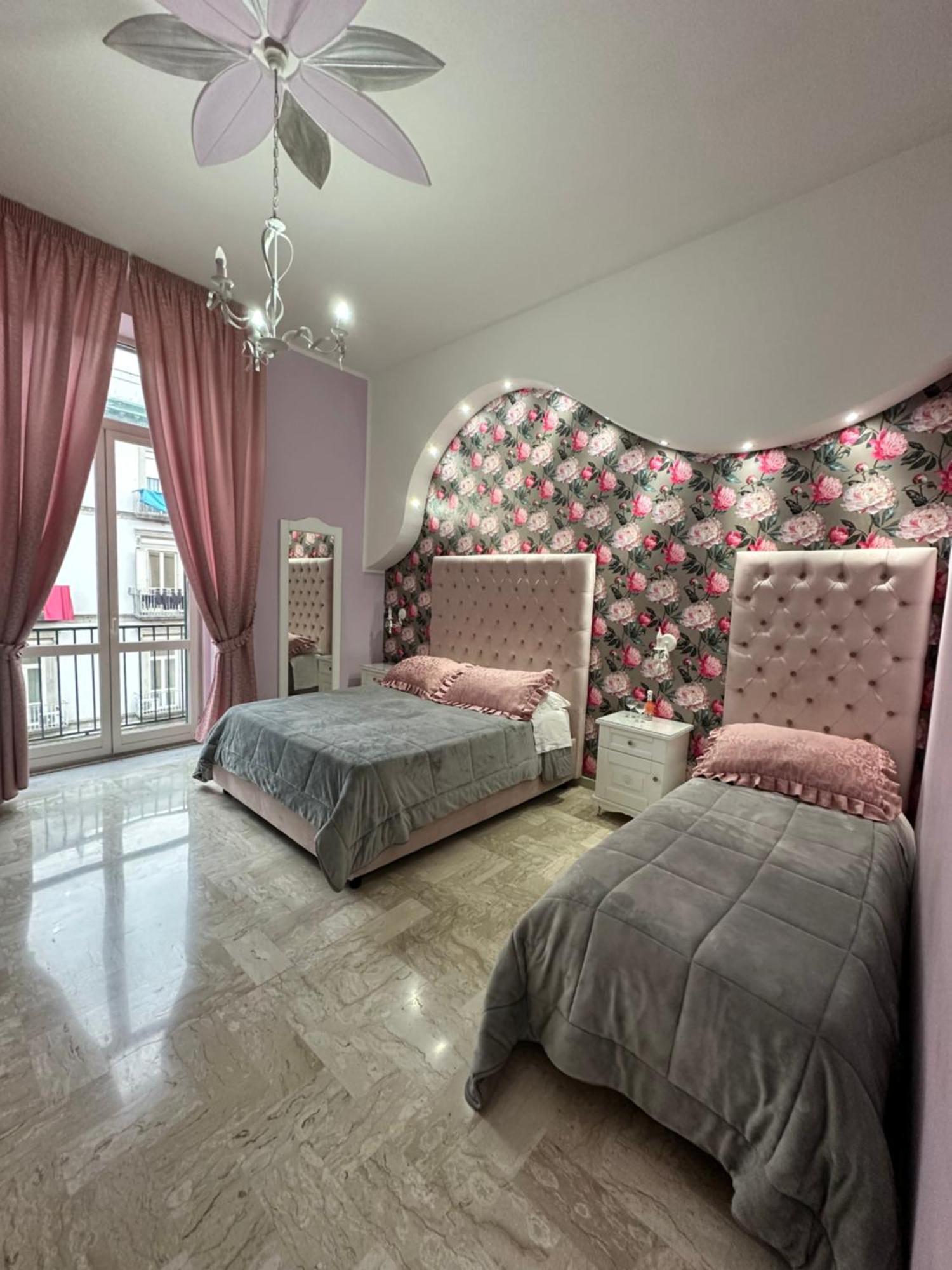 Gold94 Bed & Breakfast Наполи Екстериор снимка