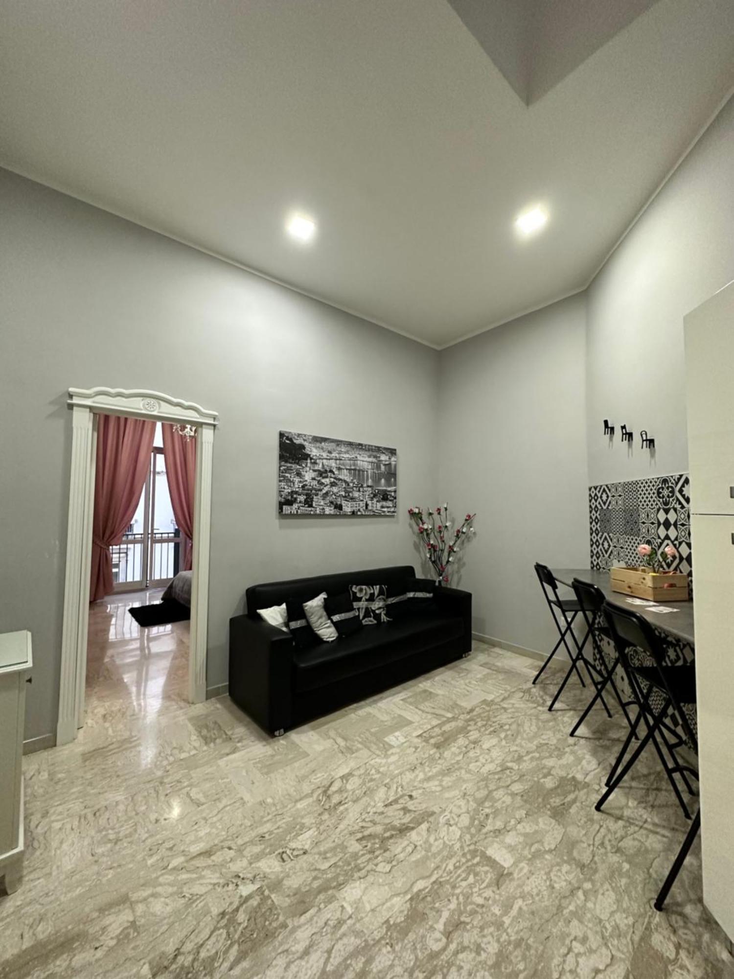 Gold94 Bed & Breakfast Наполи Екстериор снимка