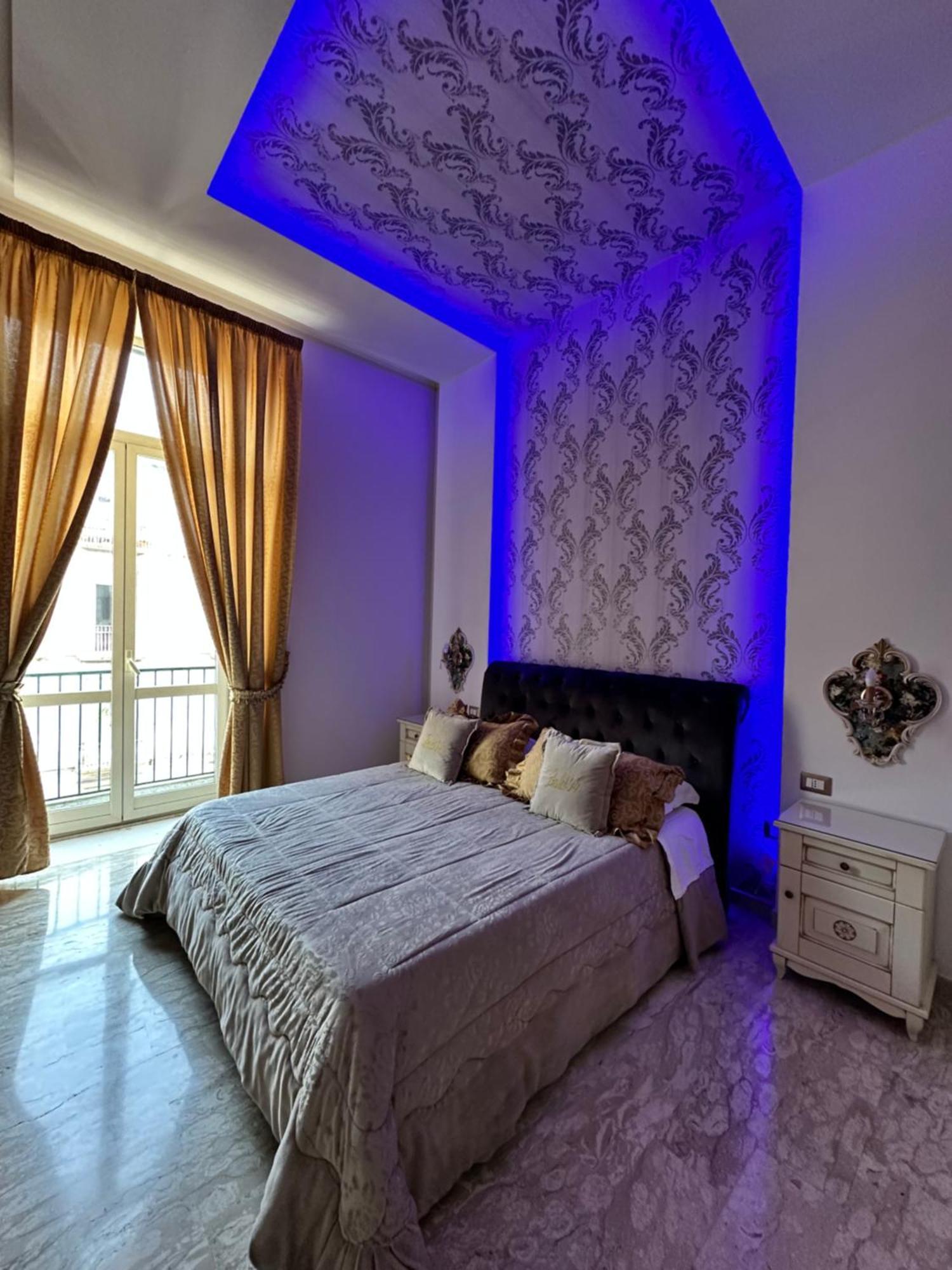 Gold94 Bed & Breakfast Наполи Екстериор снимка