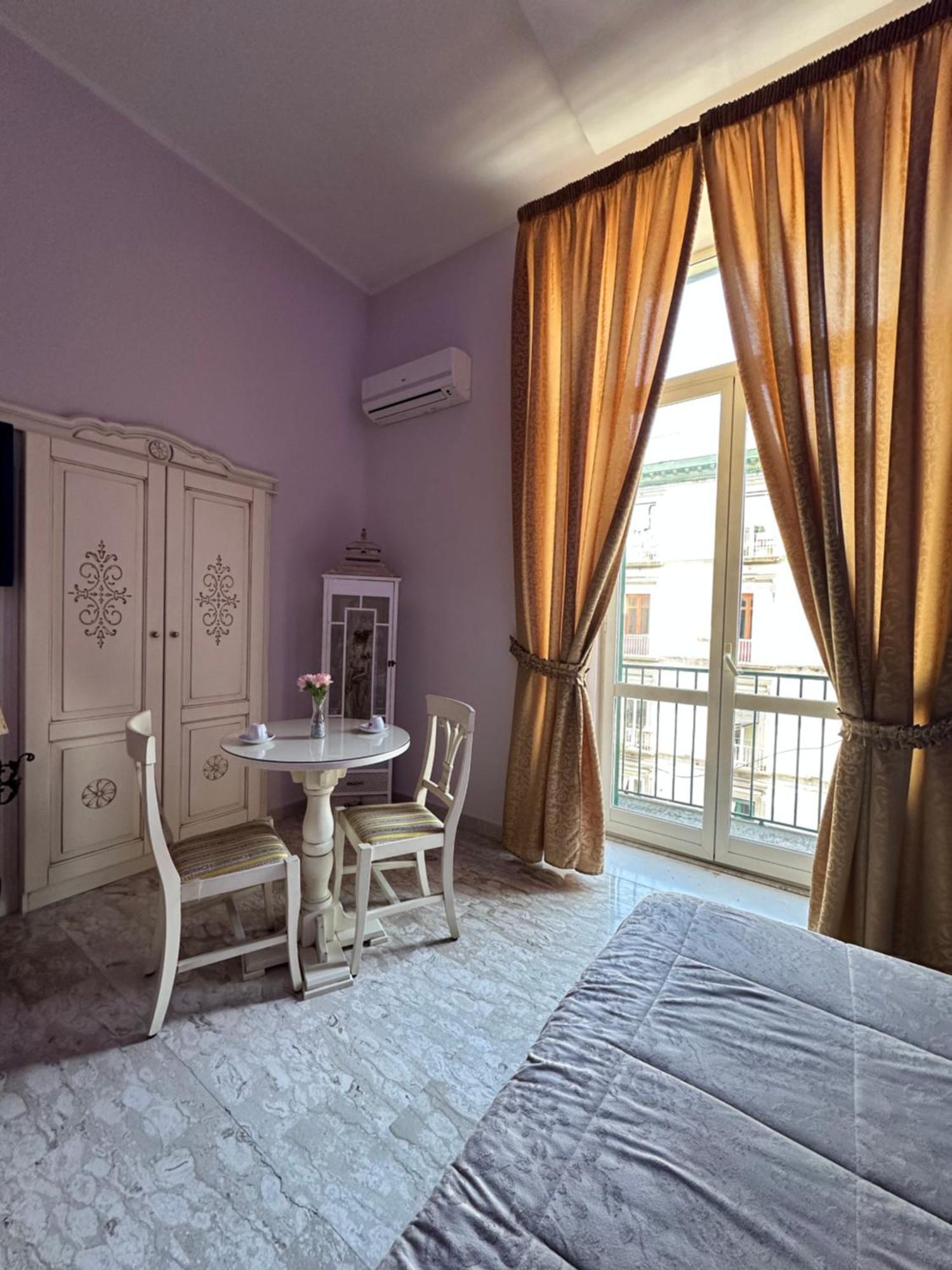 Gold94 Bed & Breakfast Наполи Екстериор снимка